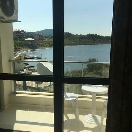 Paradise Hotel *